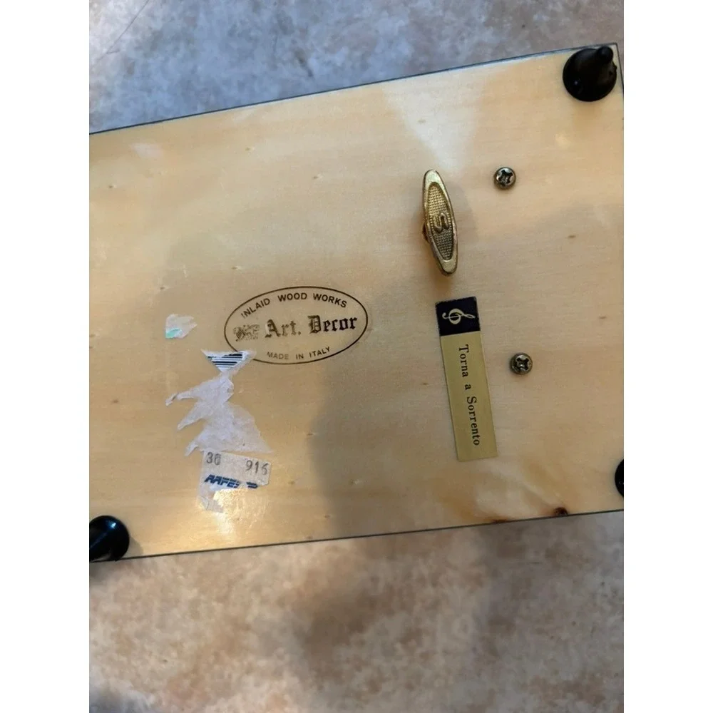 Torna and Sorrento made in Italy Ukulele music box velvet lined